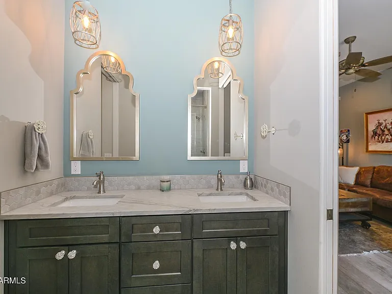 5861 E Cloud Rd — Photo 39