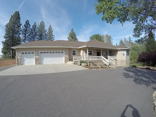 13484 Yorkshire Rd photo 1