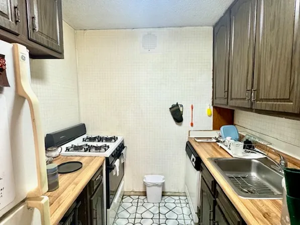 118-17 Union Turnpike image 5 of 26