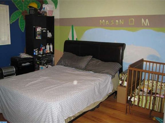 5th image of 215 Medford St