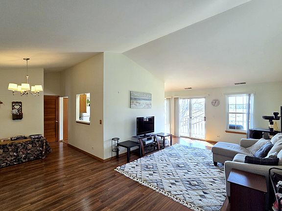 2nd image of 745 W Streamwood Blvd #B