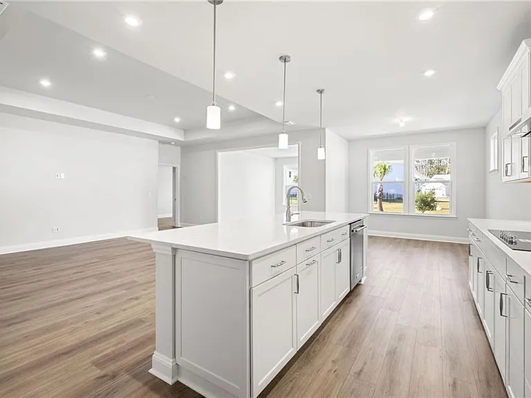 469 Monterey Loop — Photo 8