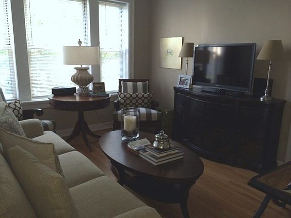 2nd image of 1156 W Barry Ave #2