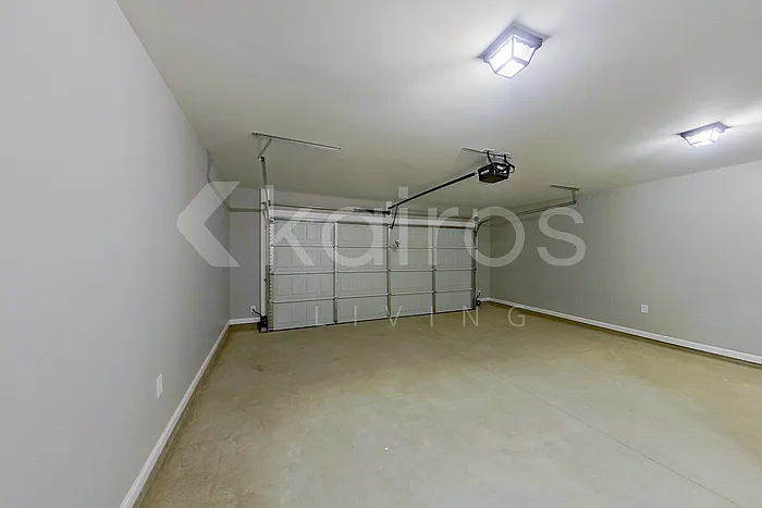 371 Angela St — Photo 15
