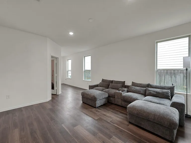 16435 Big Hickory Dr — Photo 9