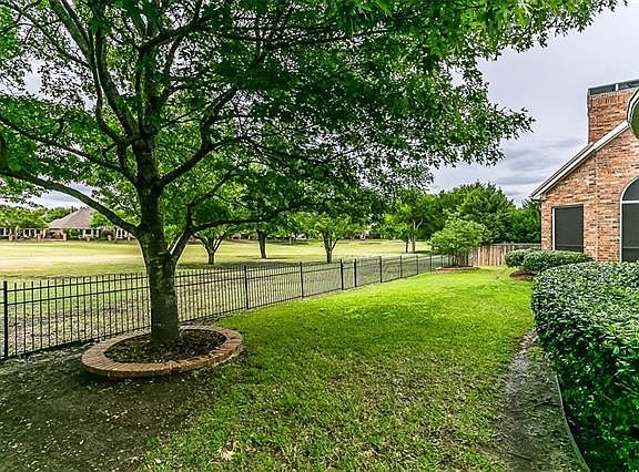 2nd image of 830 Parkwood Ct