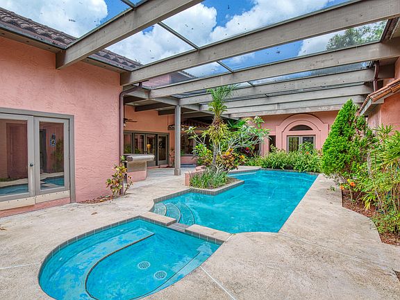 2nd image of 6335 Palmas Bay Cir