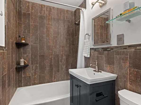 201 East 21st Street 1A image 7 of 8