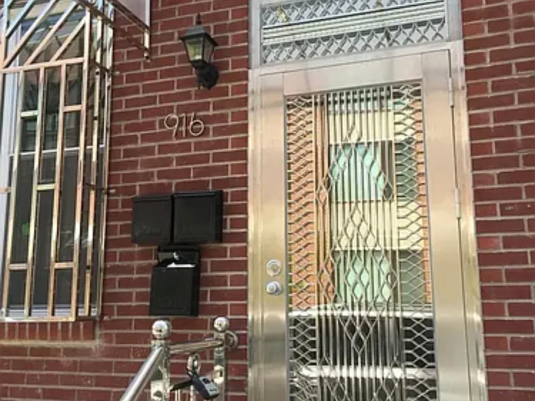 916 Green St #3RDFL — Photo 2