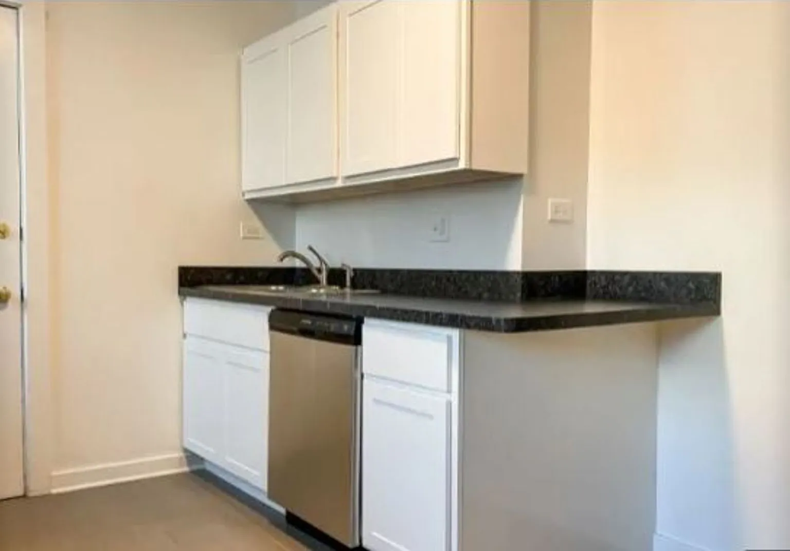 359 - *4518 North Greenview LLC* — Photo 2