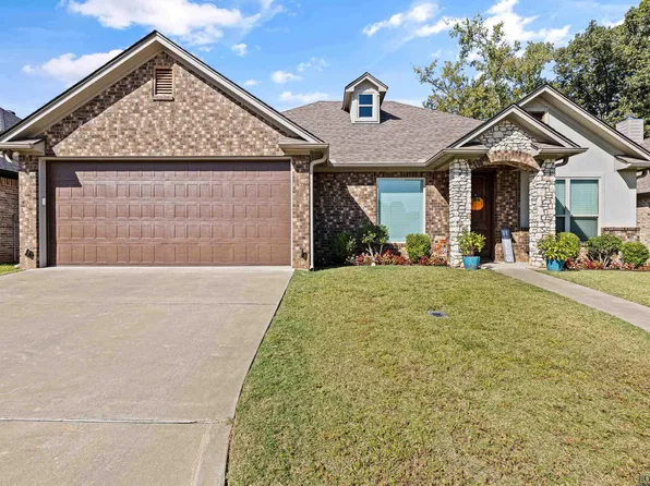 107 Champions Dr, Hallsville, TX 75650