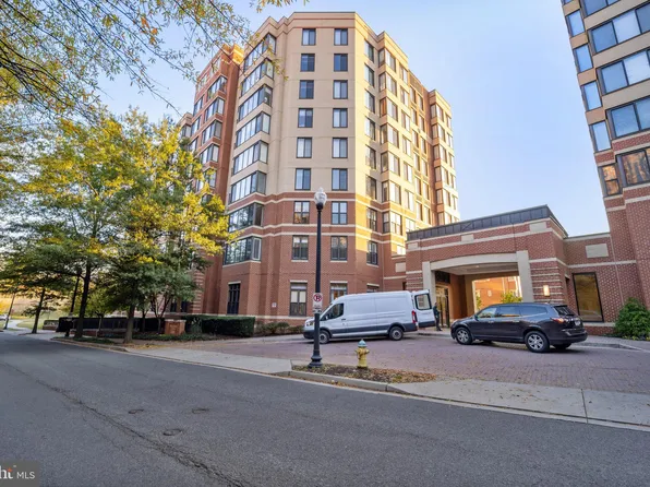 2220 Fairfax Dr APT 302, Arlington, VA 22201