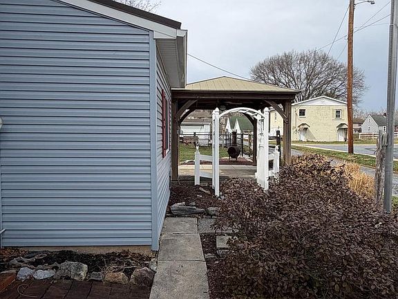 4th image of 212 E Canal St