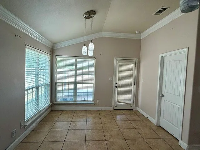 625 Memorial Ct — Photo 5