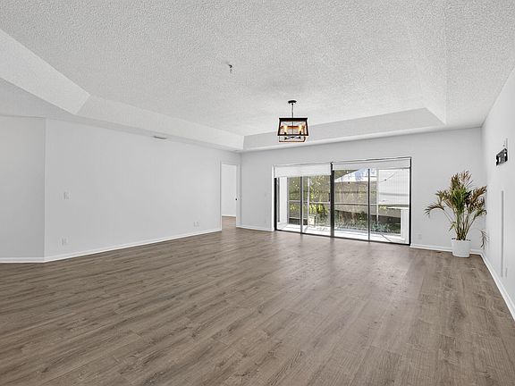 5th image of 9074 Chatsworth Cascades