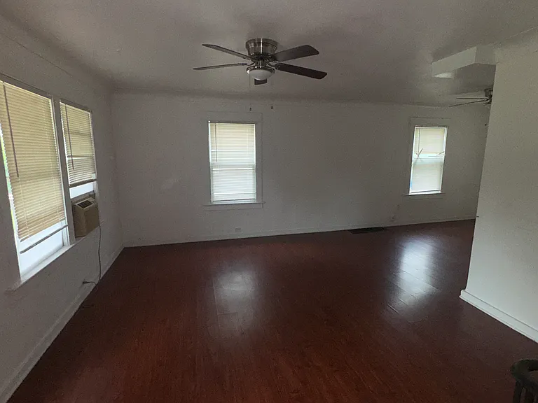 2127 Elliott Ave — Photo 6