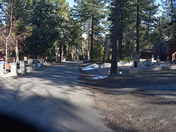 3rd image of 1695 Twin Lakes Dr