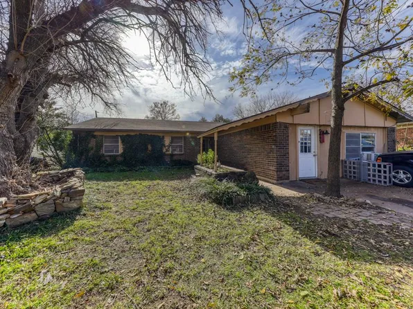 2804 Sharon Dr, Mineral Wells, TX 76067