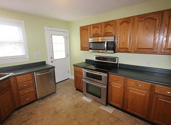 4th image of 2600 Bruno Ave