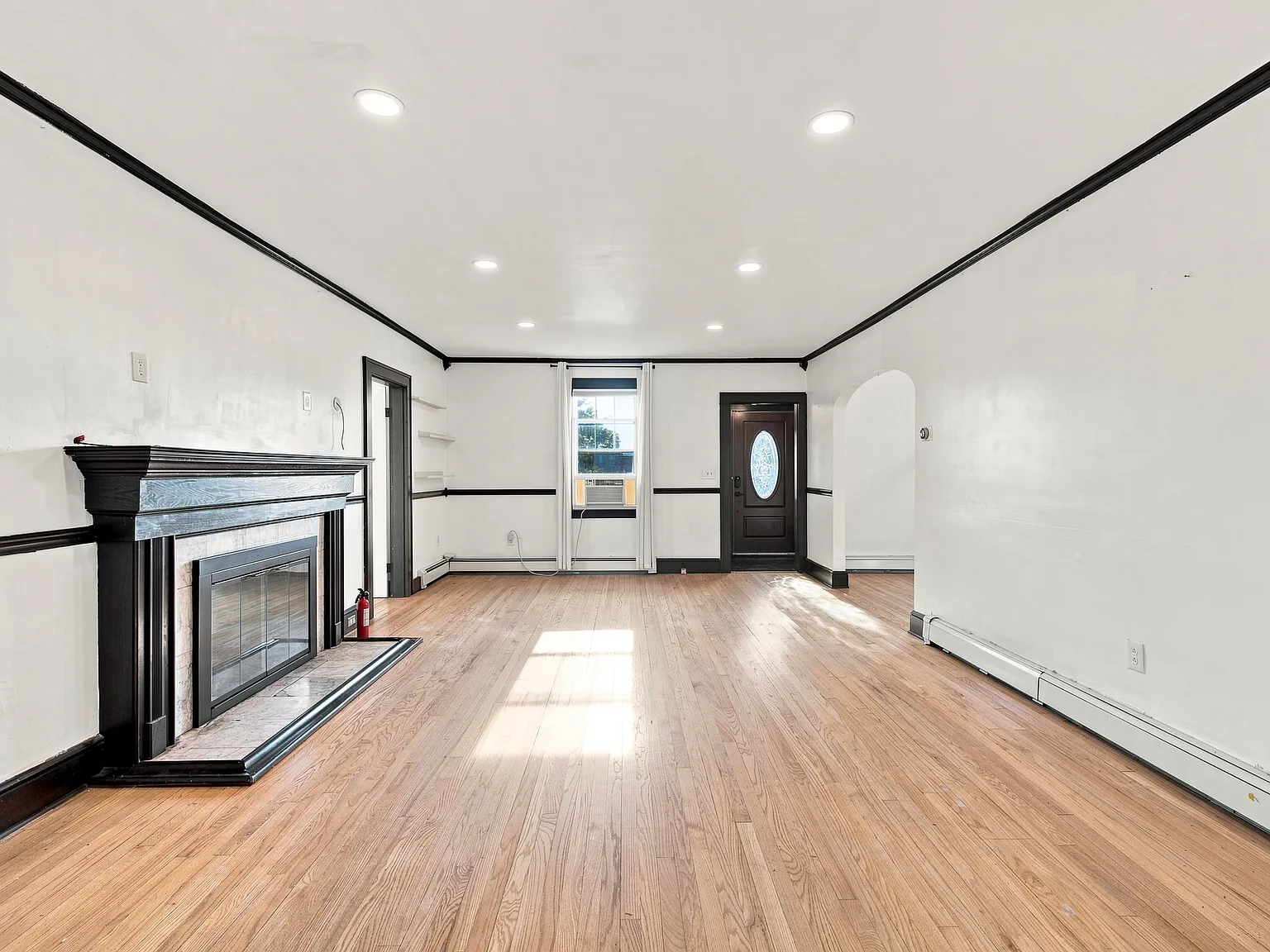 3 bed, 1.5 bath, 1671 sqft, $2,900 — Photo 3