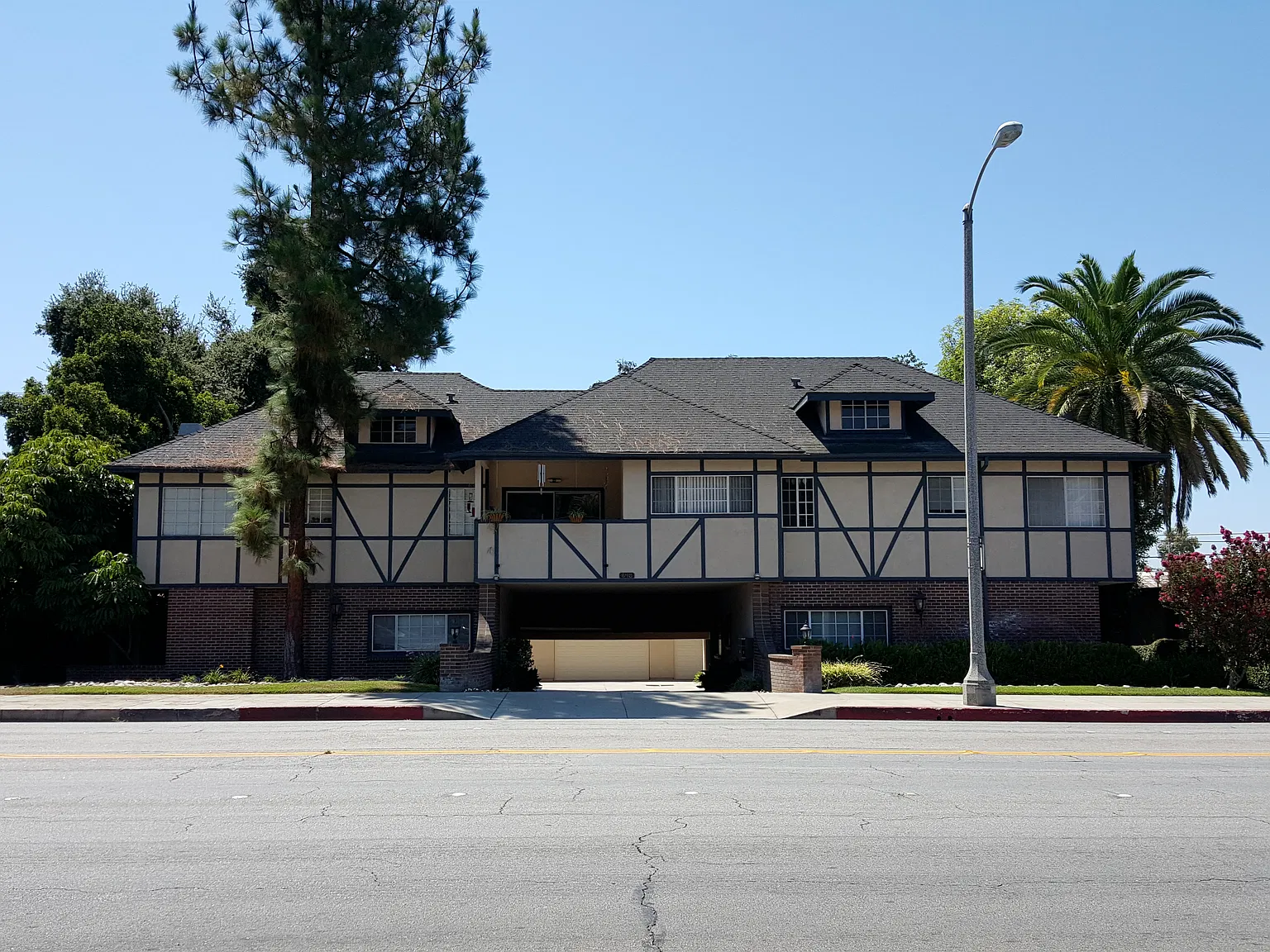 2 bed, $2,250 — Photo 1
