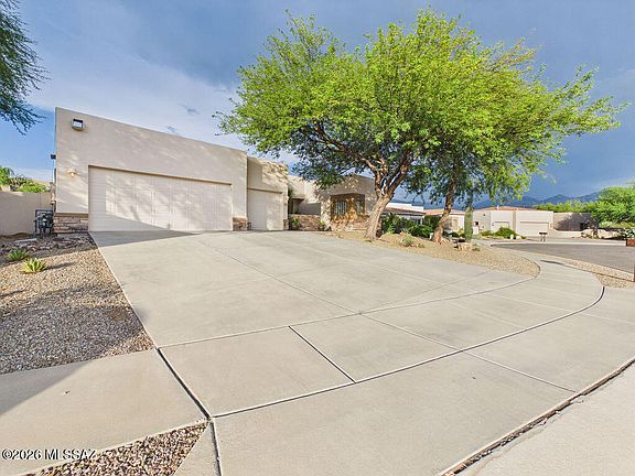 2nd image of 734 W Sand Rake Dr