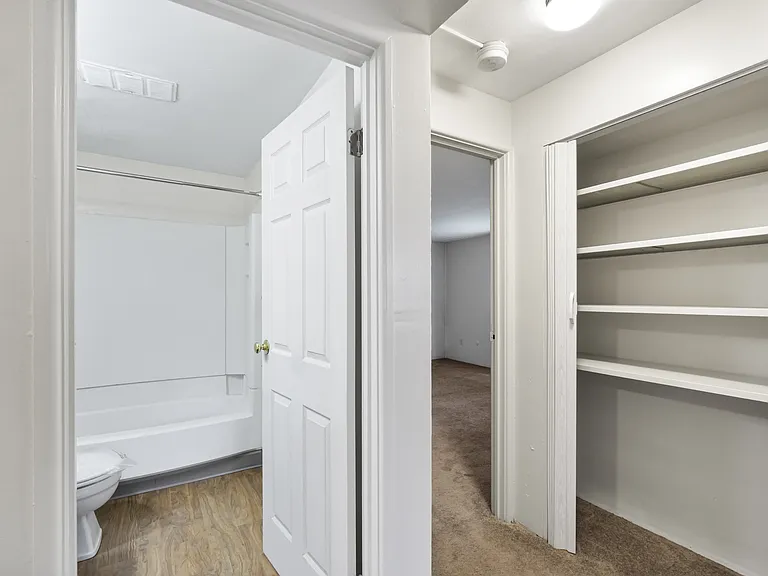 Greenwich Manor Apartments — Photo 71