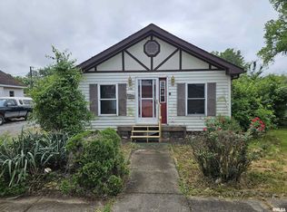 108 Fair Ave, Flora, IL 62839