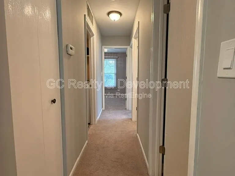 1686 Grosvenor Cir #B — Photo 12