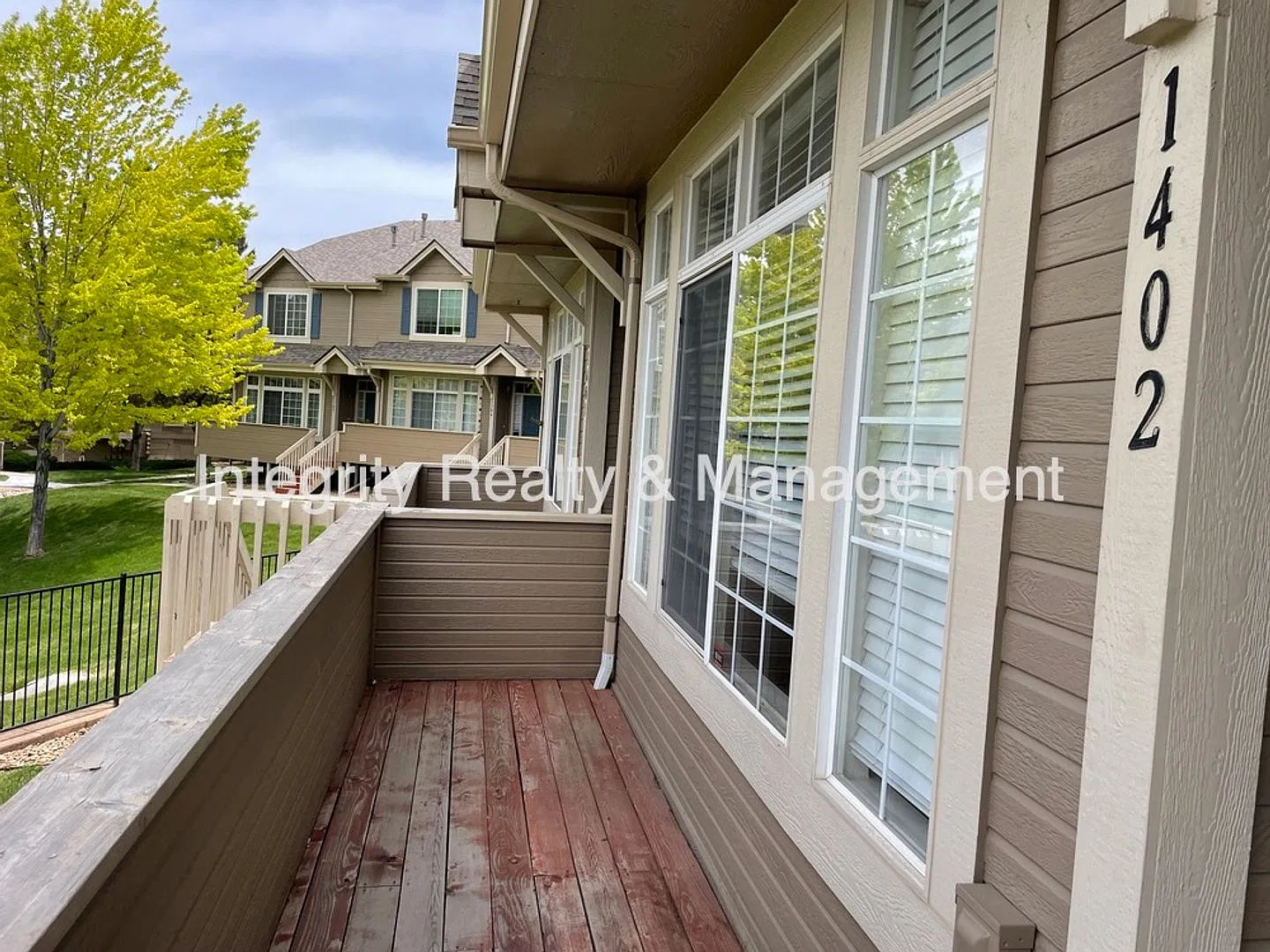 2 Bed/2.5 Bath Townhome, 1924 sq ft, 5555 E Briarwood Ave #1402 — Photo 4