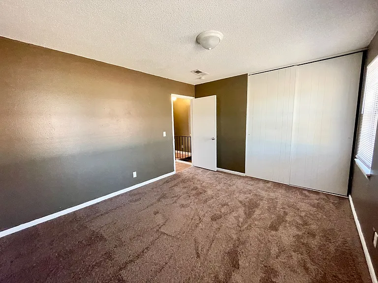 1704 Devonwood Dr — Photo 16