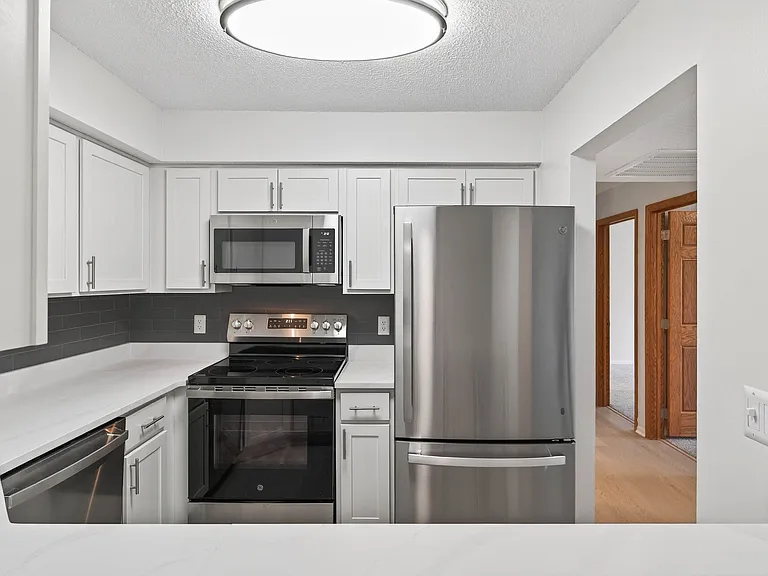 Oak Pointe Apartments — Photo 2