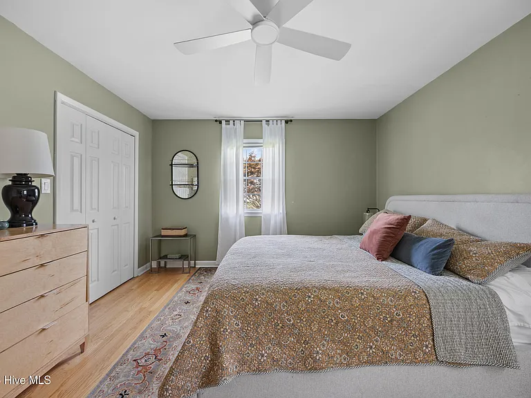 202 Windemere Rd — Photo 33
