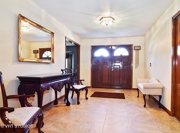 3rd image of 325 Schreiber Ave