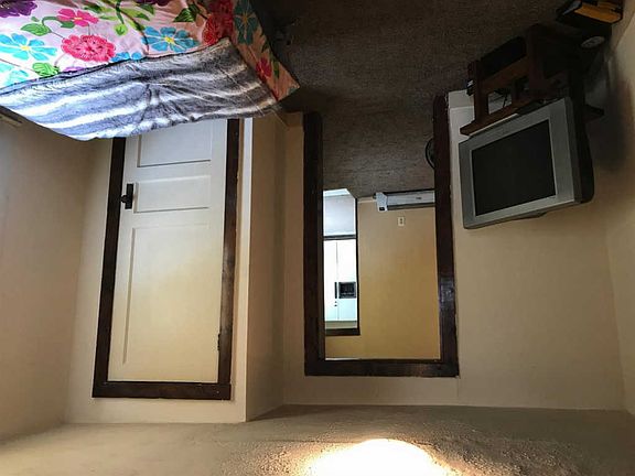 4th image of 530 Steele St