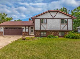 53 Hillock Ct, Appleton, WI 54914