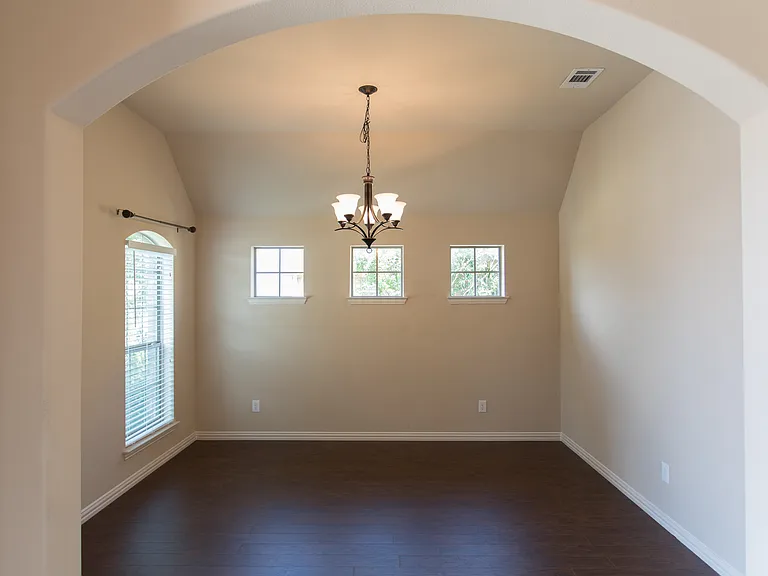 1320 Elkford Ln — Photo 4