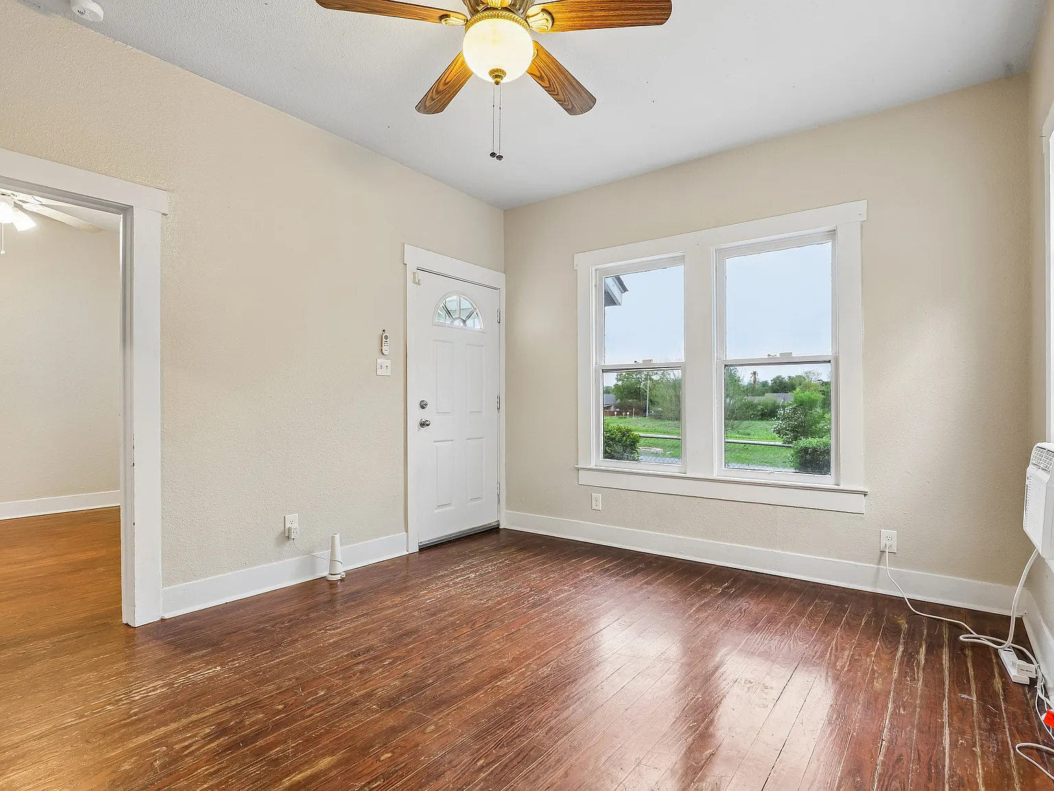 2 bed, 836 sqft, $1,345 — Photo 2