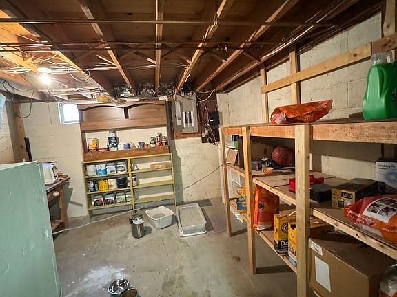 3rd image of 1513 5 1/2 Ave NE