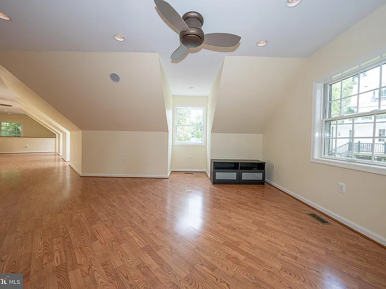 101 E Brookhaven Rd — Photo 82