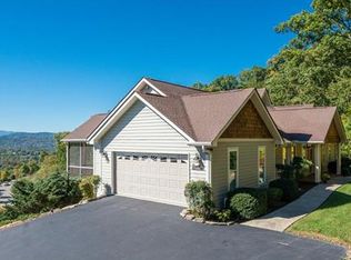 15 Little Bear Ln, Asheville, NC 28804