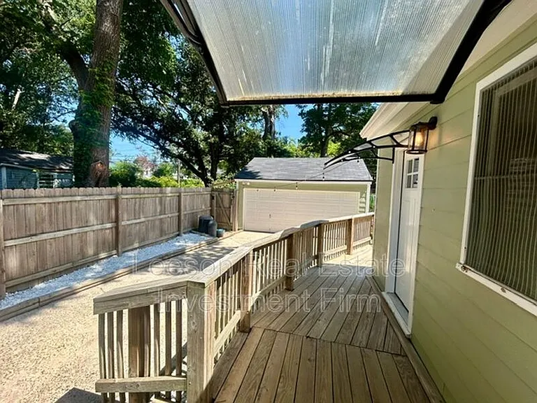 122 E Dalzell St — Photo 25