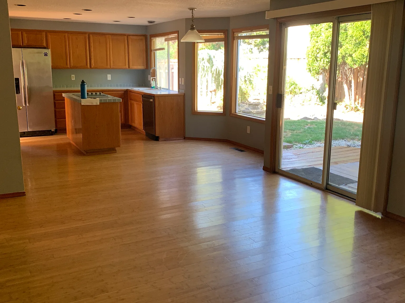 4 bed, 2.5 bath, 2189 sqft, $2,900 — Photo 2