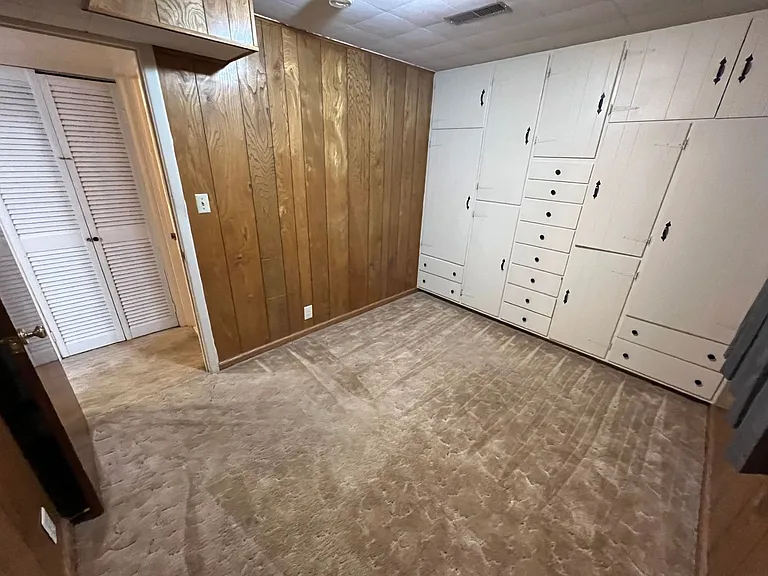 221-223 E Sunset Dr. — Photo 43