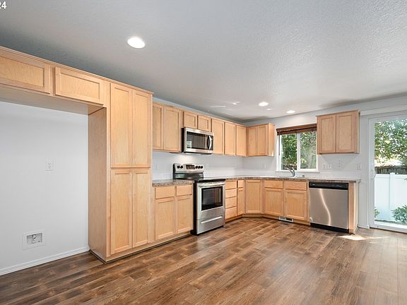 5th image of 2533 NE 127th Ave