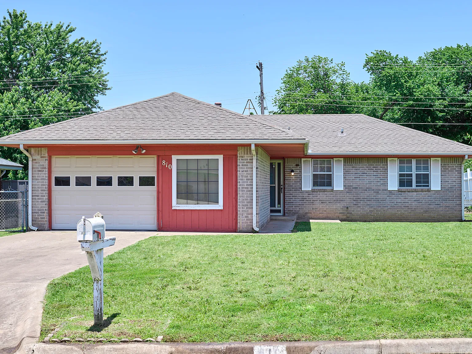 3 bed, 1300 sqft, $1,395 — Photo 1