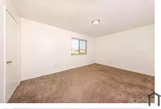 2 bed, 1000 sqft, $1,300 — Photo 3