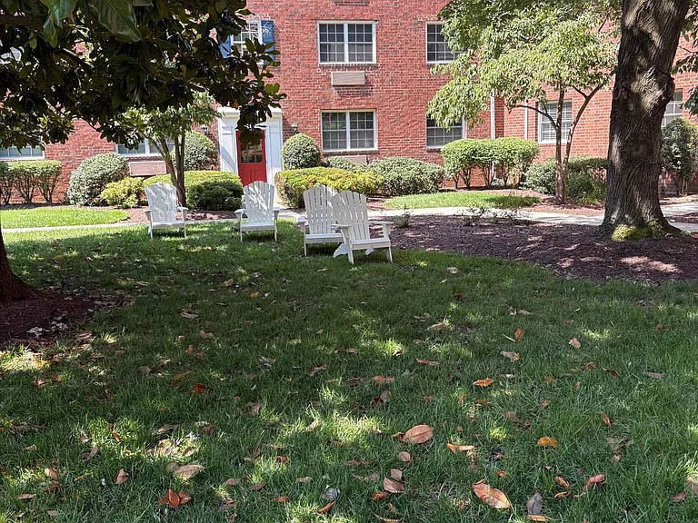 1630 W Abingdon Dr #301 — Photo 27