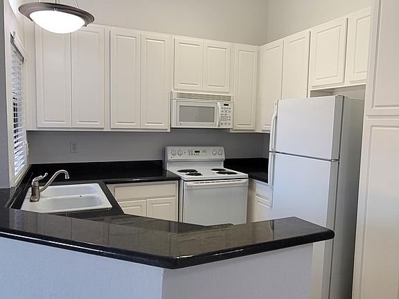 4th image of 78650 Avenue 42 APT 1504