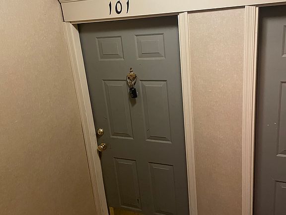 ENTRY TO UNIT